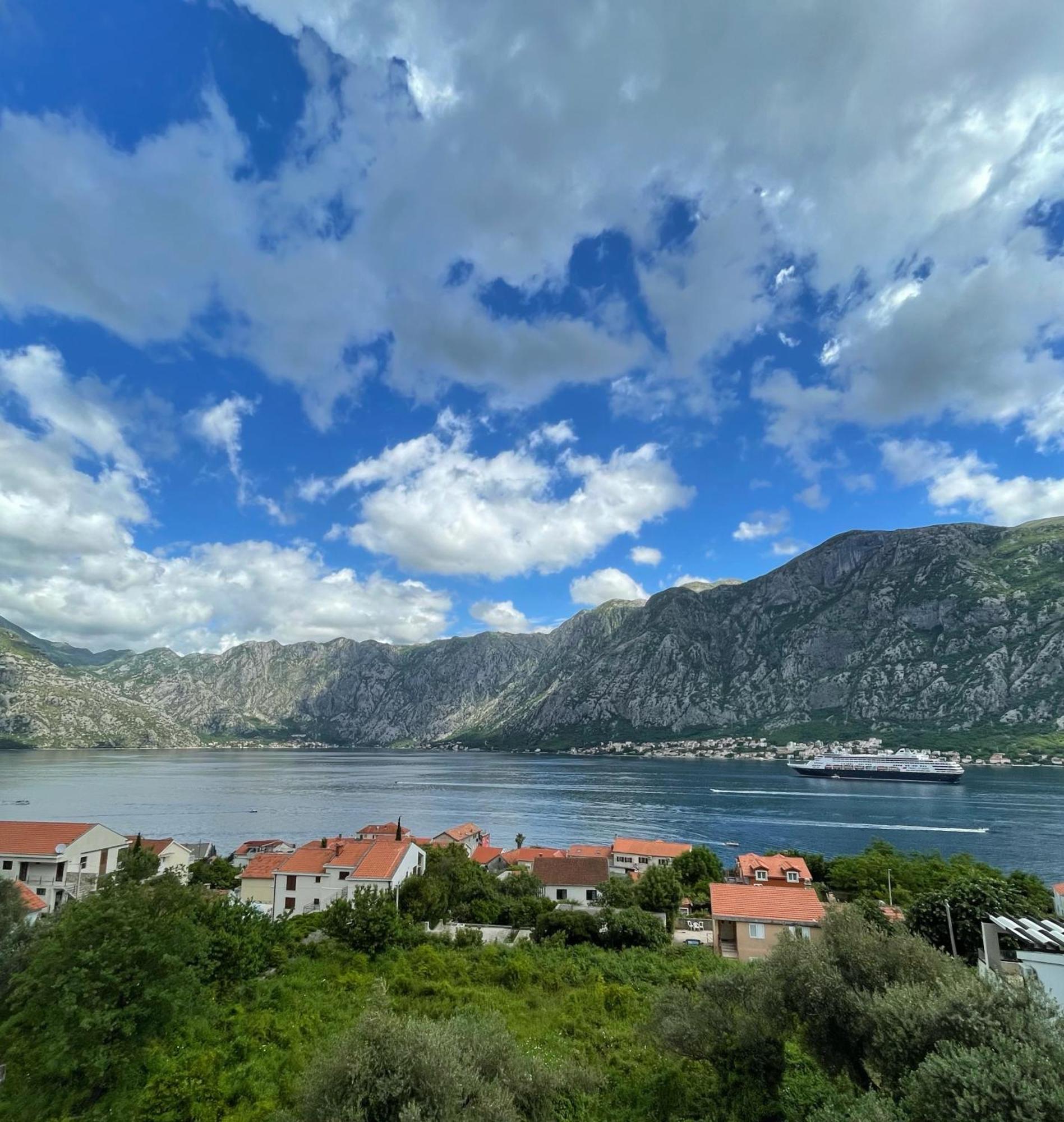 Apartments Krivokapic Prcanj With Bay View Cattaro Esterno foto